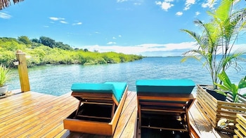 coral bay bungalows