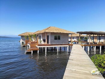coral bay bungalows