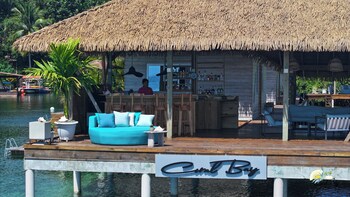 coral bay bungalows