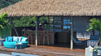 coral bay bungalows