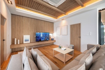 movenpick pool villa 6br