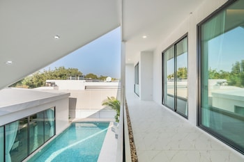 movenpick pool villa 6br