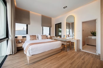 movenpick pool villa 6br