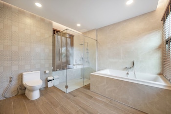 movenpick pool villa 6br