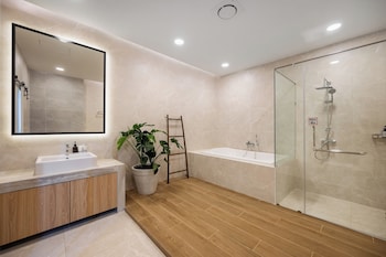 movenpick pool villa 6br