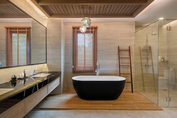 movenpick pool villa 6br