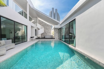 movenpick pool villa 6br