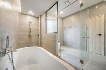 movenpick pool villa 6br