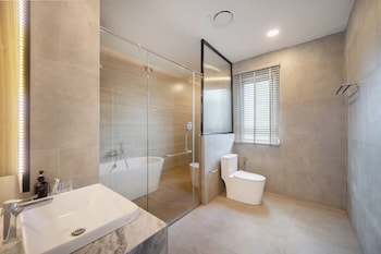 movenpick pool villa 6br