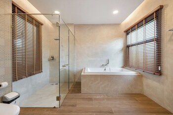 movenpick pool villa 6br