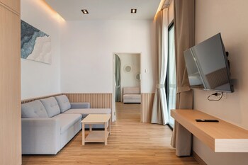 movenpick pool villa 6br