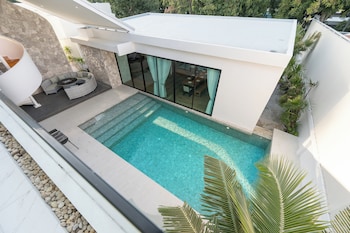 movenpick pool villa 6br