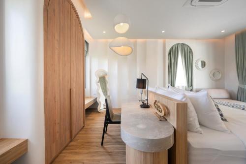 movenpick pool villa 6br