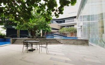 pleasant and strategic 1br at grand sungkono lagoon apartment