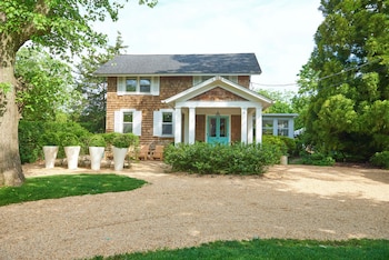 Bellport Inn,,2 star