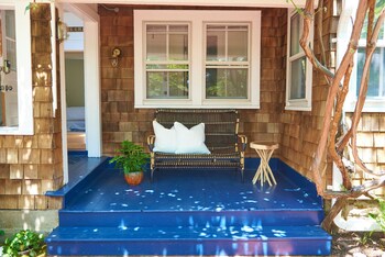 Bellport Inn,,2 star