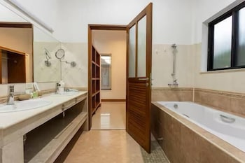 tim buktu 4br jacuzzi walkvillamarket170