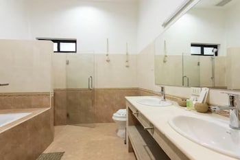 tim buktu 4br jacuzzi walkvillamarket170