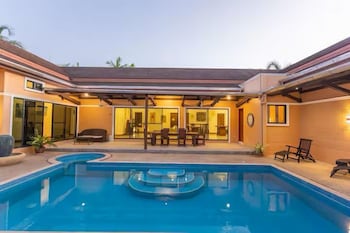 tim buktu 4br jacuzzi walkvillamarket170
