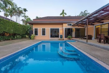 tim buktu 4br jacuzzi walkvillamarket170