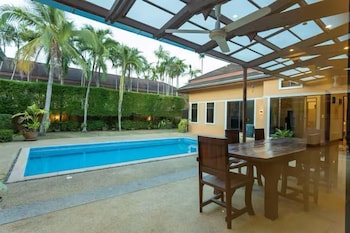 tim buktu 4br jacuzzi walkvillamarket170