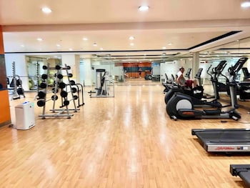bgc mckinley city center apartments