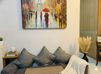Bgc Mckinley City Center Apartments,,4 star