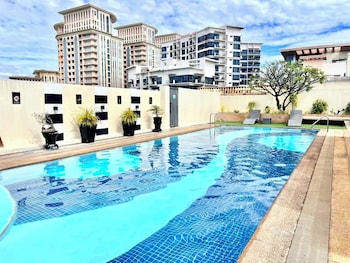 bgc mckinley city center apartments