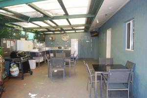 rainforest motel