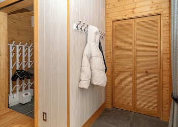 Creekside Chalets Hakuba,,3 star
