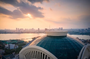 d le roi soleil premium suites