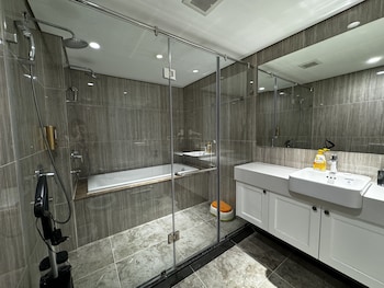 d le roi soleil premium suites