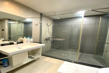 lancaster hanoi city center apartments