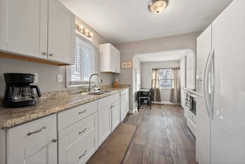 The Cozy Bellows Retreat For 4,,4 star