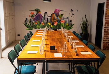 naia apart hotel miraflores