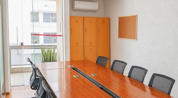 naia apart hotel miraflores