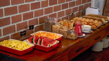 naia apart hotel miraflores
