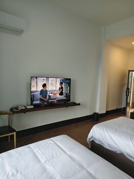 Unicorn Rocket Resort,,3 star