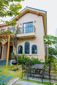 luxury 3 br la fleur villa novaworld pt
