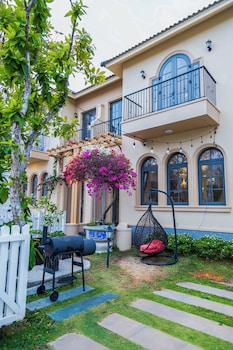 luxury 3 br la fleur villa novaworld pt