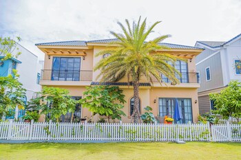 luxury 3 br la fleur villa novaworld pt