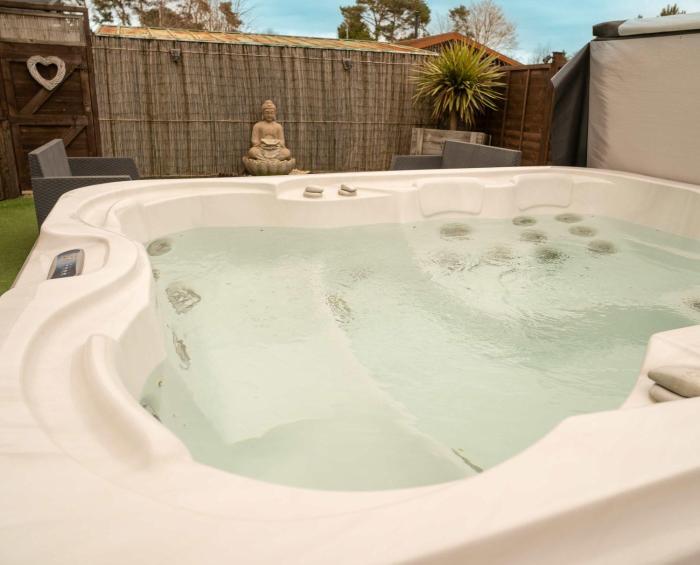 nualas lodge private hot tub escape
