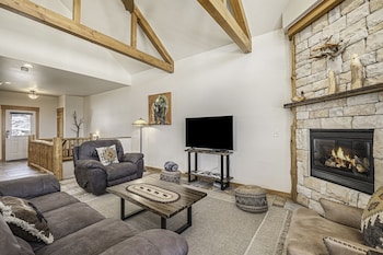 Estes Park Vacation Lodging,,3 star