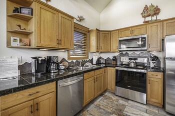 Estes Park Vacation Lodging,,3 star