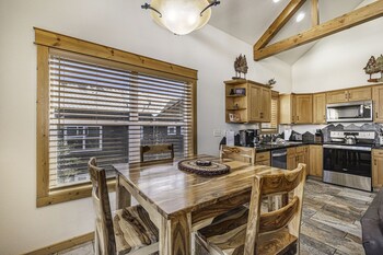 Estes Park Vacation Lodging,,3 star