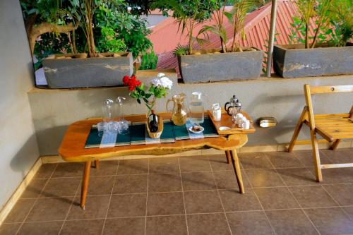 entebbe coffee lodge