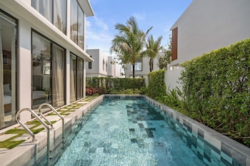 Aqua Vista Hoi An Beachfront Villas,,5 star