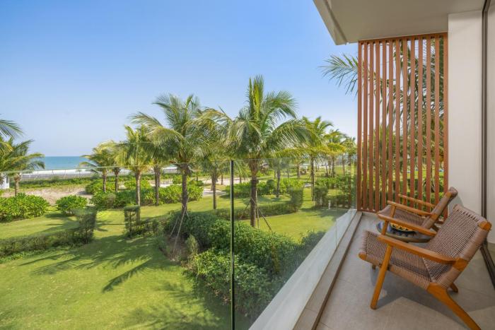 aqua vista hoi an beachfront villas