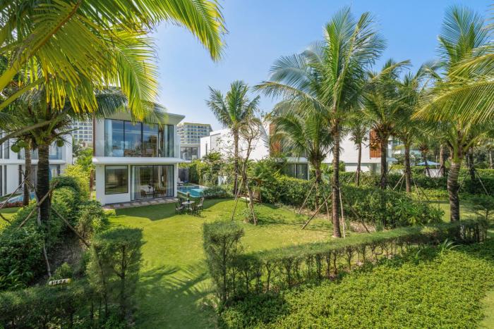 aqua vista hoi an beachfront villas