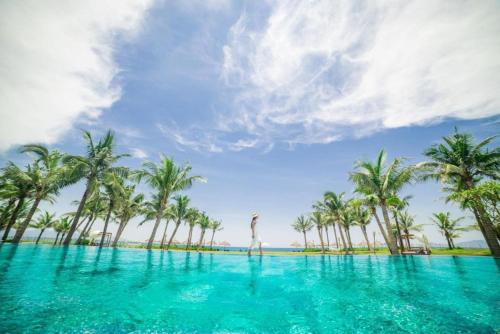 aqua vista hoi an beachfront villas